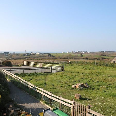 Les Gites Aux Volets Roses Landunvez Exteriör bild