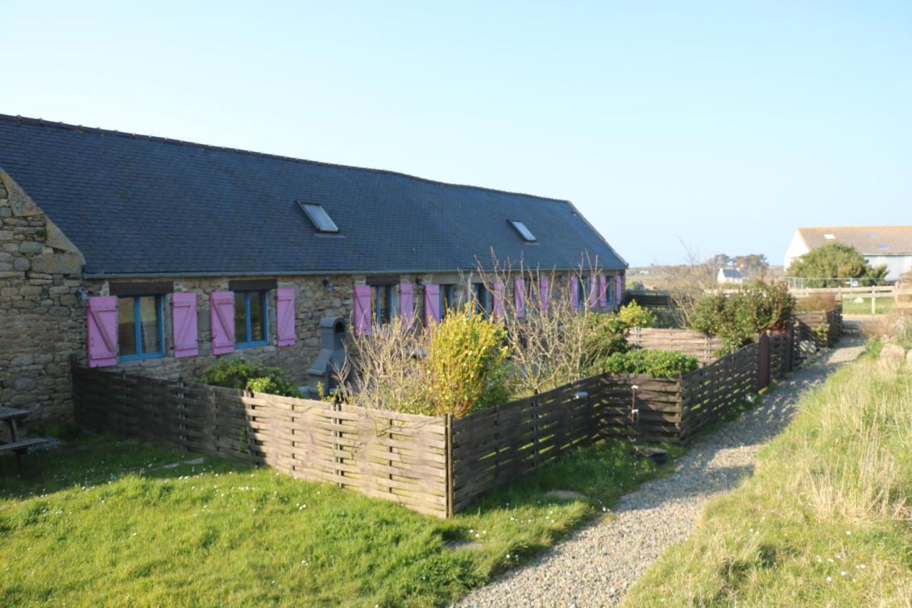 Les Gites Aux Volets Roses Landunvez Exteriör bild