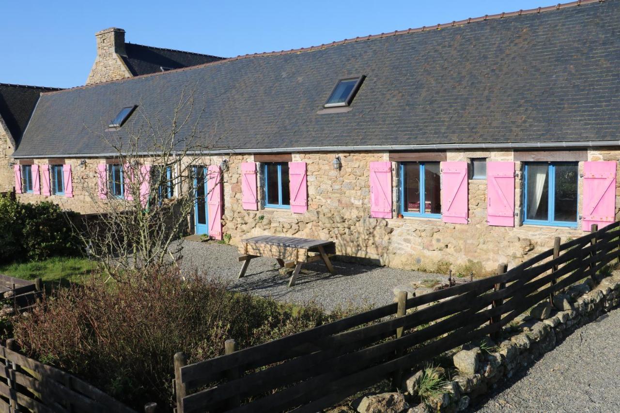 Les Gites Aux Volets Roses Landunvez Exteriör bild