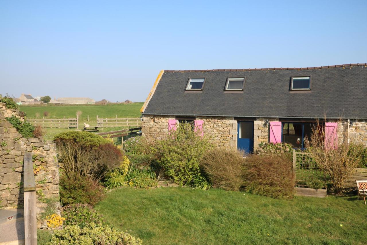 Les Gites Aux Volets Roses Landunvez Exteriör bild