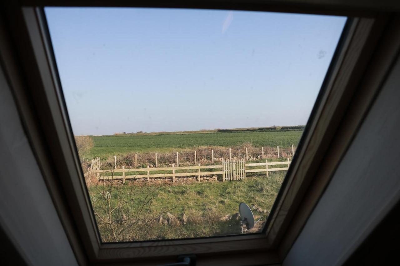 Les Gites Aux Volets Roses Landunvez Exteriör bild