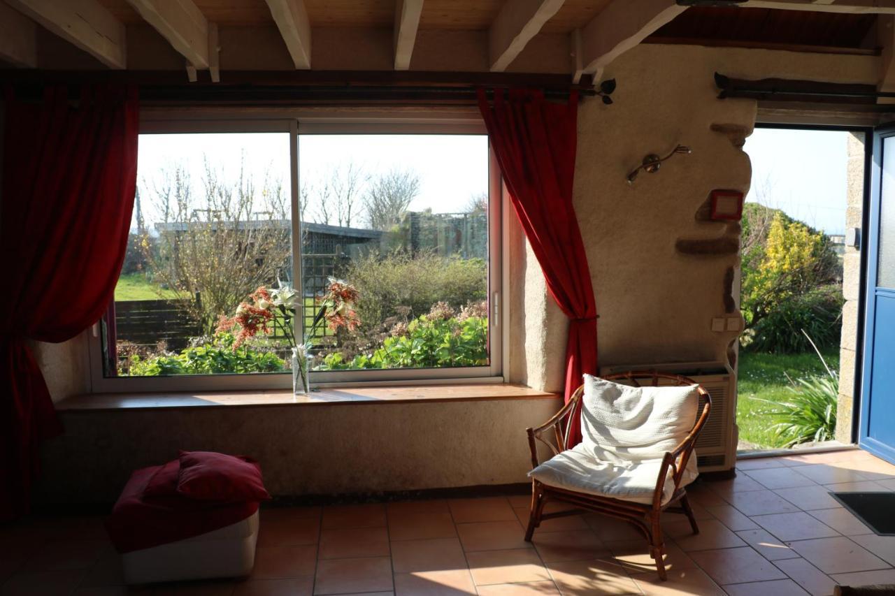 Les Gites Aux Volets Roses Landunvez Exteriör bild