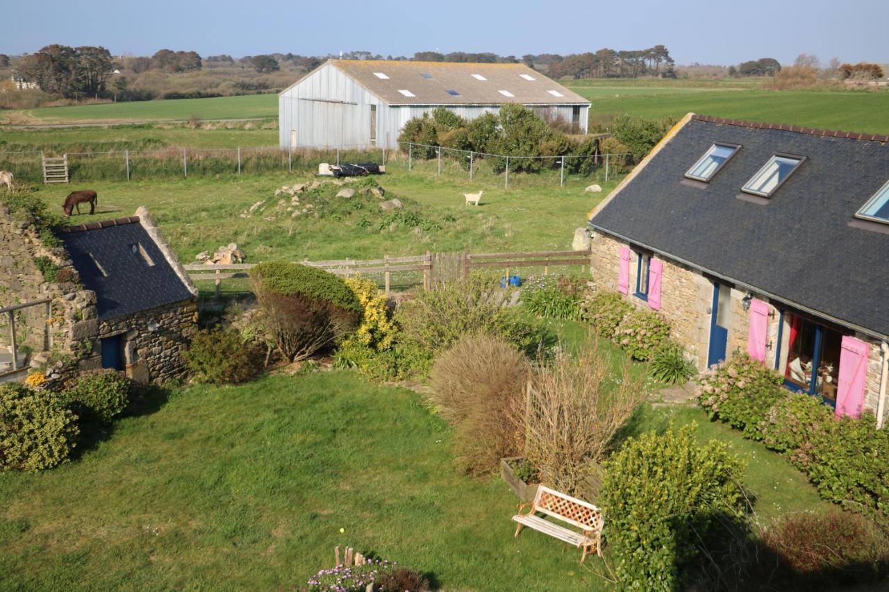 Les Gites Aux Volets Roses Landunvez Exteriör bild