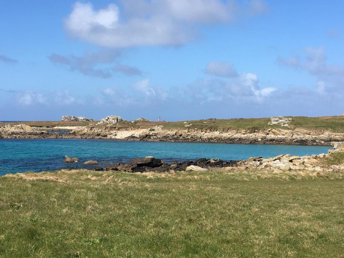 Les Gites Aux Volets Roses Landunvez Exteriör bild